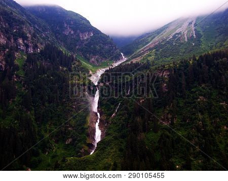 Waterfall Stauber Or Wasserfall Stäuber, Brunnibach Stream In The Alpine Valley Of Maderanertal - Ca