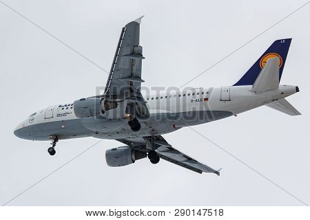 Moscow, Russia - March 17, 2019: Aircraft Airbus A319-114 D-aile Of Lufthansa Going To Landing At Do