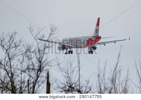 Moscow, Russia - March 17, 2019: Aircraft Airbus A321-231 Vp-bvo Of Red Wings Airline Going To Landi