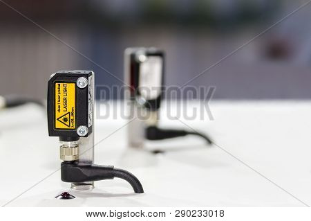 High Performance And Technology Accuracy And Fast Detected Laser Distance Sensor For Industrial