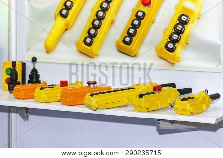 Many Type Of Electric Remote Control Lift Or Crane For Control Direction Up And Down And Movement  I