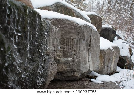 Winter Mini Crags Spring Water Snow Background