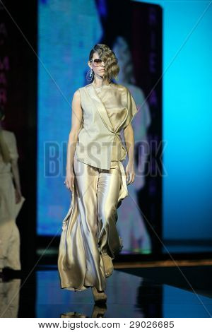 ZAGREB, Kroatien - APRIL 16: Mode model iført design af Amarie på 