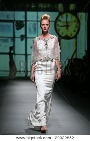 ซาเกร็บ โครเอเชีย - 20 ตุลาคม: แบบแฟชั่นเสื้อผ้าเสื้อผ้าที่ทำใน 'Croaporter' โดย Boris Pavlin 
