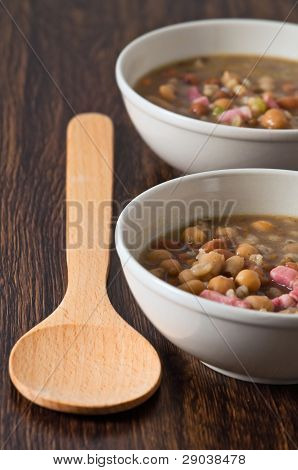 ถั่ว Borlotti และ spelt ซุป