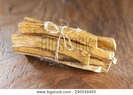 Bursera Graveolens, Essence And Resin. In Spanish (