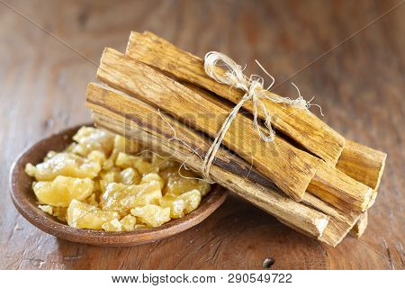 Bursera Graveolens, Essence And Resin. In Spanish (