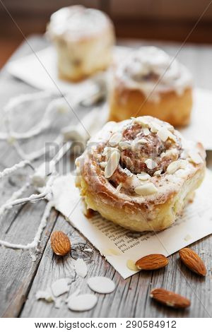Sinnabon Buns. Sinabon Rolls With Cream Cheese And Cream, Chocolate And Almond Nuts