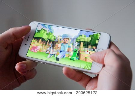 Los Angeles, California, Usa - 8 March 2019: Hands Holding A Smartphone With Minecraft Pocket Editio