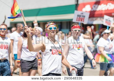 Chicago, Illinois, Usa - June 24, 2018 People Promoting The Ride For Aids Chicago, Aids Awerness, Wa