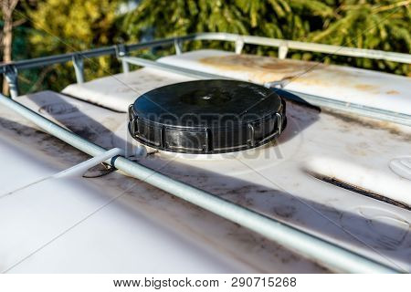 Large Industrial Liquid Tank With A Capacity Of 1000 Liters, 265 Gallons With A Metal Protective Gri