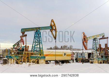Mining And Quarrying. Installations For The Extraction Of Oil From The Bowels Of The Earth. Pumpjack