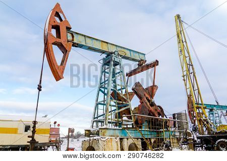 Mining And Quarrying. Installations For The Extraction Of Oil From The Bowels Of The Earth. Pumpjack