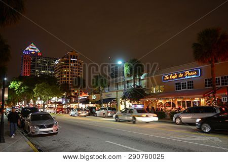 Fort Lauderdale, Fl, Usa - Dec. 25, 2014: Las Olas Boulevard At Night, Fort Lauderdale, Florida, Usa
