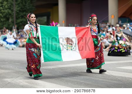 Indianapolis, Indiana, Usa - May 26, 2018, Members Of The Mexican Themed Dancing Group, Ballet Folkl