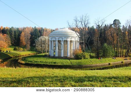 Pavlovsk Park Near Saint-petersbourg Russia Temple Of Friendship September 2018