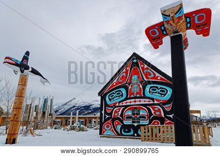 Carcross, Yukon, Canada, March 9, 2019 : Art Center And Stores. Carcross Is An Unincorporated Commun