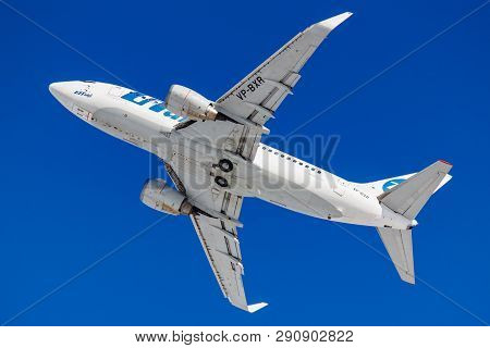 Moscow, Russia - March 20, 2019: Aircraft Boeing 737-524(wl) Vp-bxr Of Utair Aviation Takes Off At V