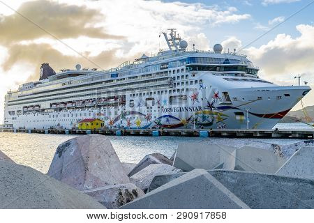 Philipsburg, St. Maarten - November 16, 2018: Norwegian (ncl) Star Cruise Ship Docked At The Philips