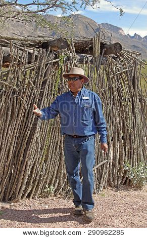 Westward﻿ Look ﻿wyndham Grand Resort, Tucson, Arizona - March 16, 2019: Guide Talking About A Shack 