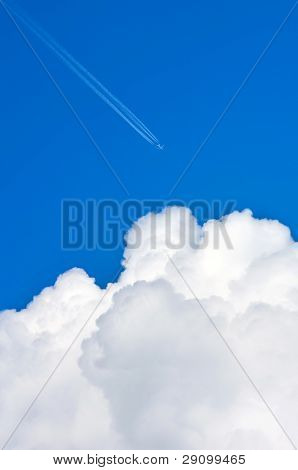 avión en el cielo