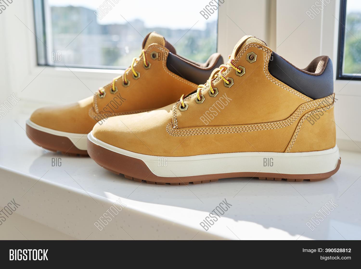 trendy footwear online