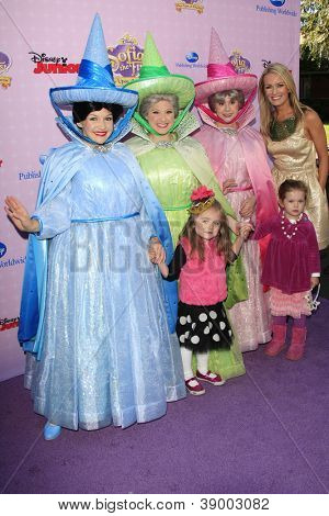 BURBANK - NOV 10: Brooke Anderson alla premiere di Disney canali ' Sofia il primo: una volta su un 