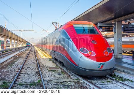 Trenitalia Frecciarossa Is A Regional High-speed Train Of The Italian National Train Operator, At Ni