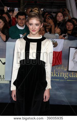 LOS ANGELES - NOV 12:  Willow Shields arrive to the 'The Twilight Saga: Breaking Dawn - Part 2