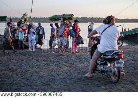Chaung Thar, Myanmar - December 26, 2019: People Disembarks From The Local Ferry And Carries Cargo A