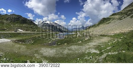 Sustenpass, Switzerland -october 29, 2016: The Susten Pass (2224 M High) Connects The Canton Of Uri 