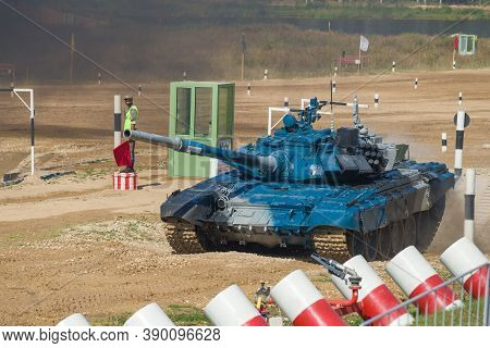 Alabino, Russia - August 25, 2020: Tank T-72b3 Of The Team Of Uzbekistan On The Tank Biathlon Track