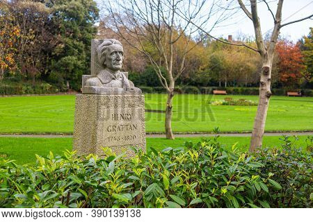 Dublin, Ireland- 10 November 2015: Henry Grattan Memorial In Merrion Square, Compact Park In Georgia