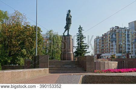 Tambov, Russia. September 15, 2020.monument To Zoya Kosmodemyanskaya, View With Kazan Cathedral In T