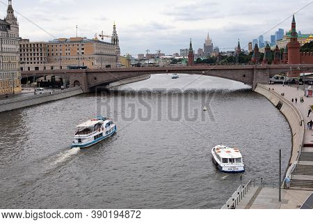 Moscow, Russia - August 24, 2020: Bolshoi Moskvoretsky Bridge And Kremlin Embankment. Tourist Boat B
