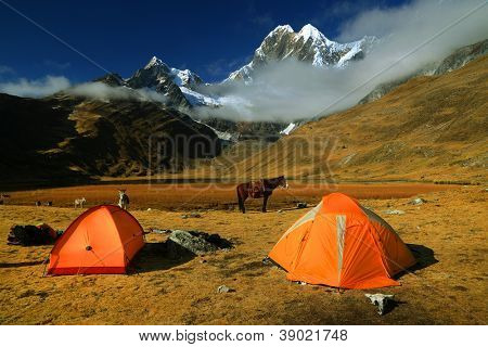 Camping i Cordiliera Huayhuash, Peru, Sydamerika
