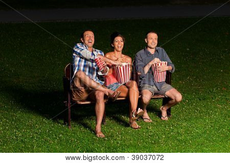 três amigos no exterior cinema