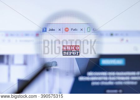 New York, Usa - 29 September 2020: Bricodepot.fr Brico Depot Company Website With Logo Close Up, Ill
