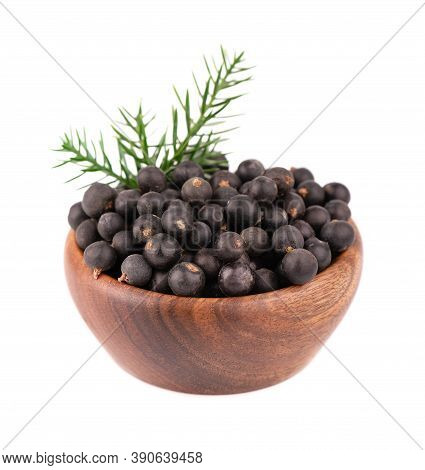Dry Juniper Berries In Wooden Bowl, Isolated On White Background. Common Juniper Fruits.