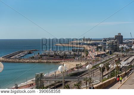 Tarragona, Spain: 2020 September 27: Views Of The Port Of The City Of Tarragona In Summer In Spain.