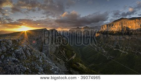Zataženo Sunset
