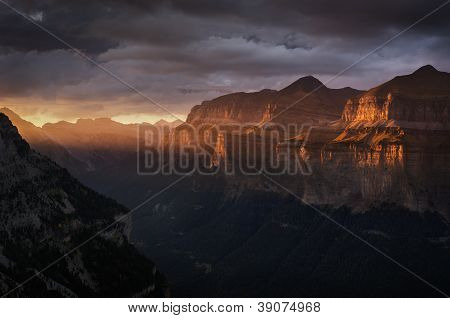 Zataženo Sunset