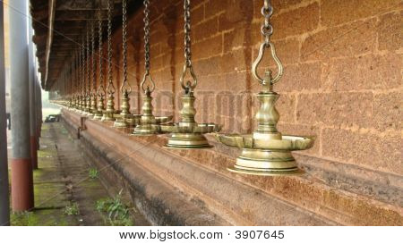 Rangée de lampes