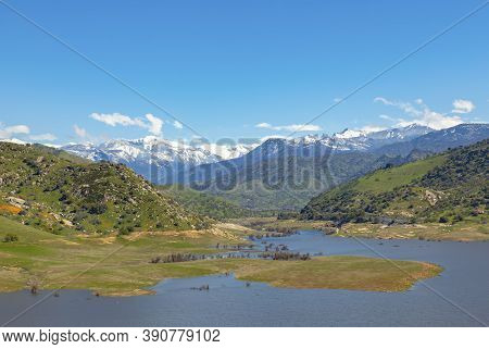 Scenic Lake Kaweah In Three Rivers At The Entrance Of Sequoia National Park, Usa