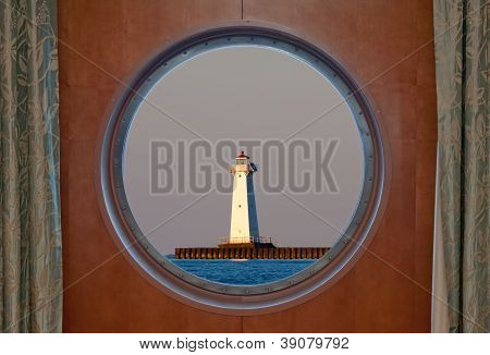 Sodus Bay Lighthouse set gennem et koøje