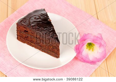 Çikolata sacher kek ahşap tablo