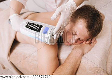 Cropped Shot Of A Professional Cosmetitian Using Endospheres Massage Equipment On The Shoulder Of A 