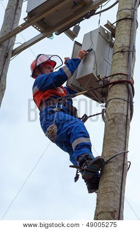Electrician Perform Maintenance On The Transmission Towers Recloser