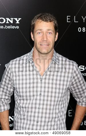 LOS ANGELES - augusztus 7-én: Colin Ferguson megérkezik a falu színházban 