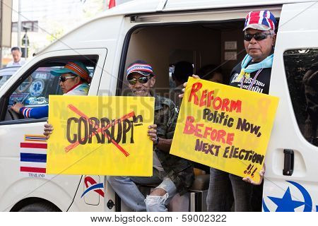 BANGKOK - JANUARY 15: Thai people protesting against the government in the Thong Lo district, sukhumvit road on January 15, 2014 in Bangkok, Thailand